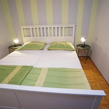 Διαμέρισμα With Parking Space Crveni Vrh, Umag - 27260 *
